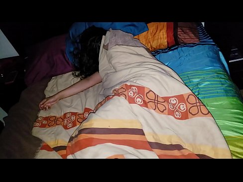 ❤️ Hoʻopiʻi ʻo Stepson i kona makuahine ʻōpio ʻoiai ʻo ia e hiamoe ana. ️ Porn video ia makou ❌